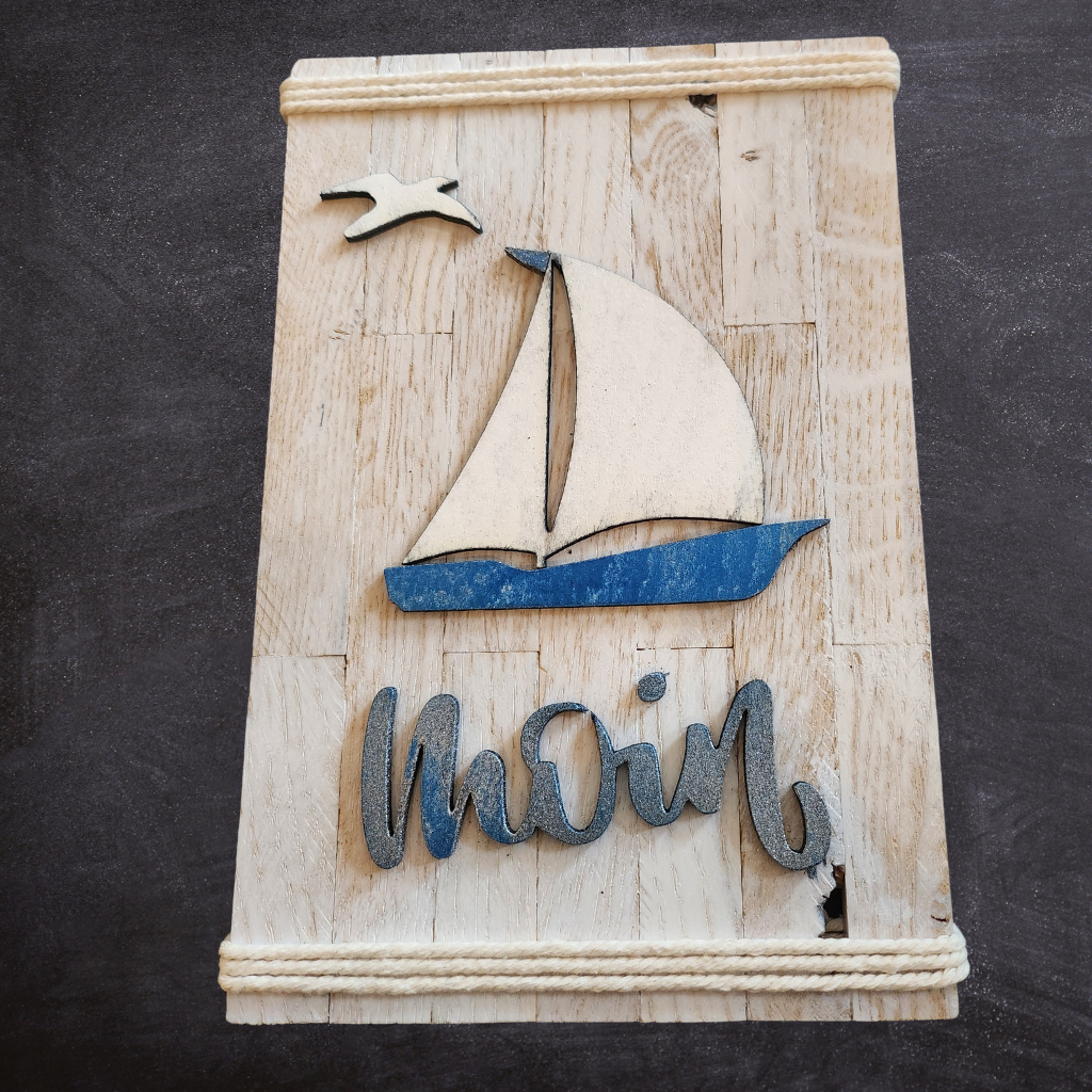 Maritimes Holzbild mit Schiff und Weißer Möwe – Personalisierbar, 16x29 cm