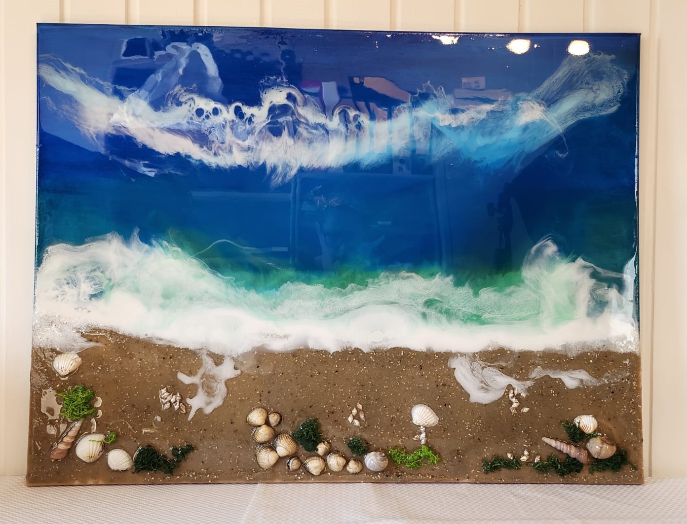 Strand und Meer auf Leinwand - 60 x 80 cm Epoxidharz-Kunstwerk mit Strand und Muscheln