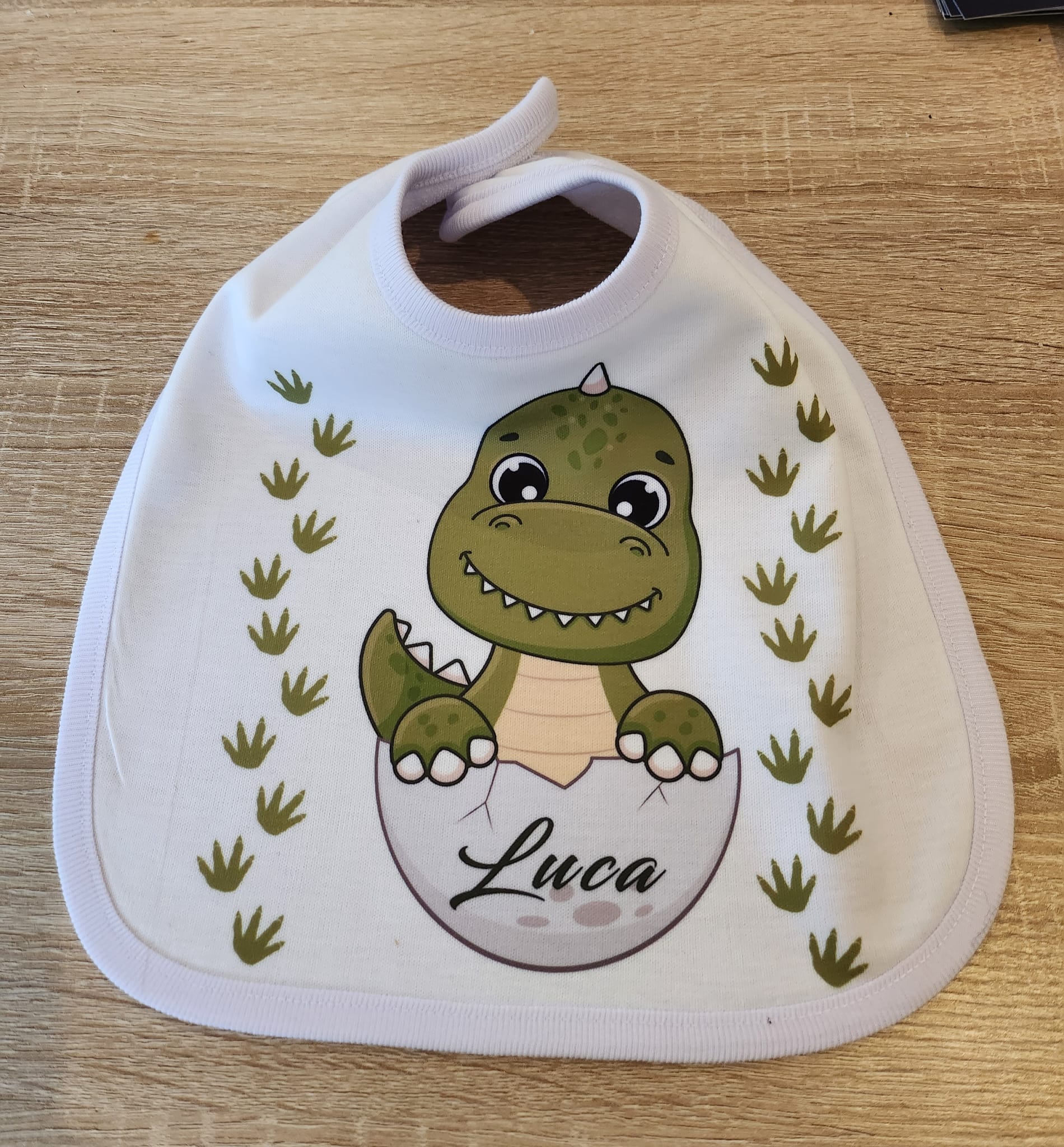 personalisiertes Babylätzchen mit Dino