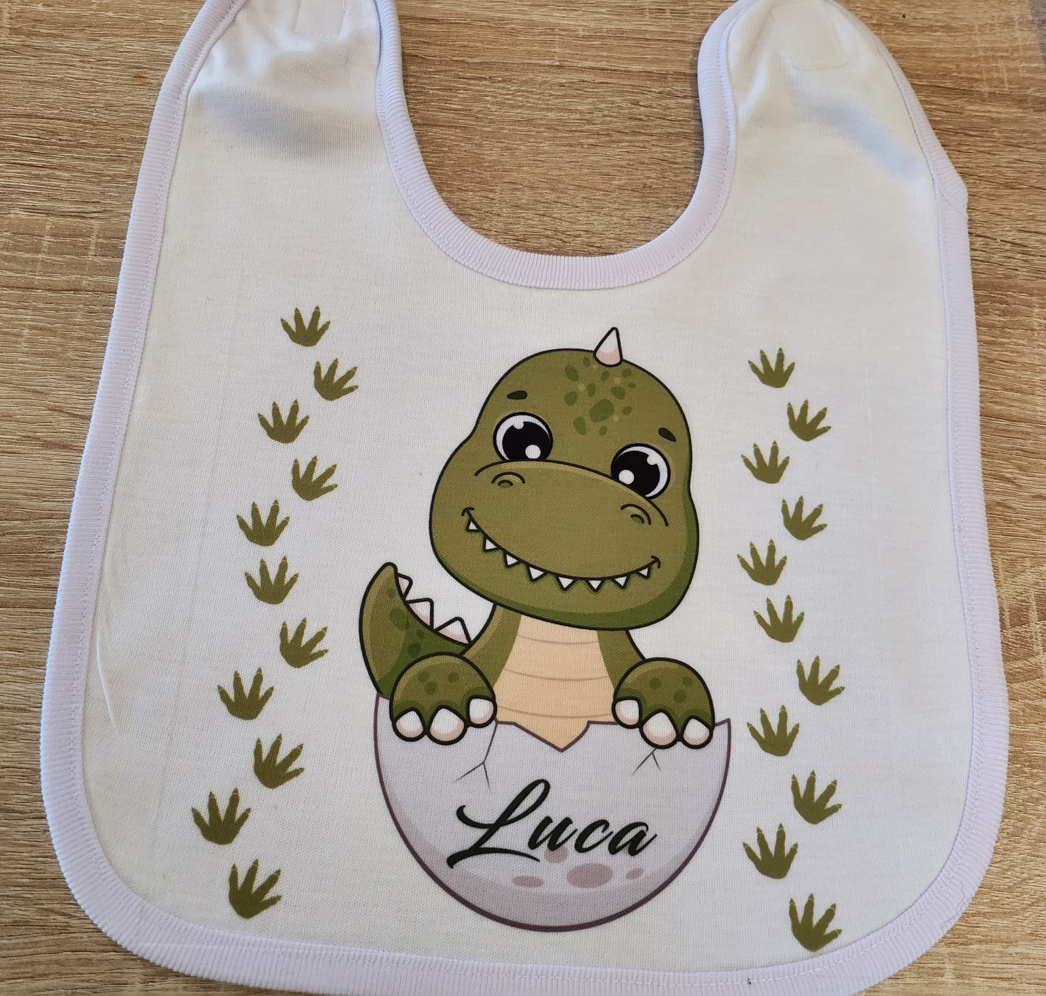 personalisiertes Babylätzchen mit Dino