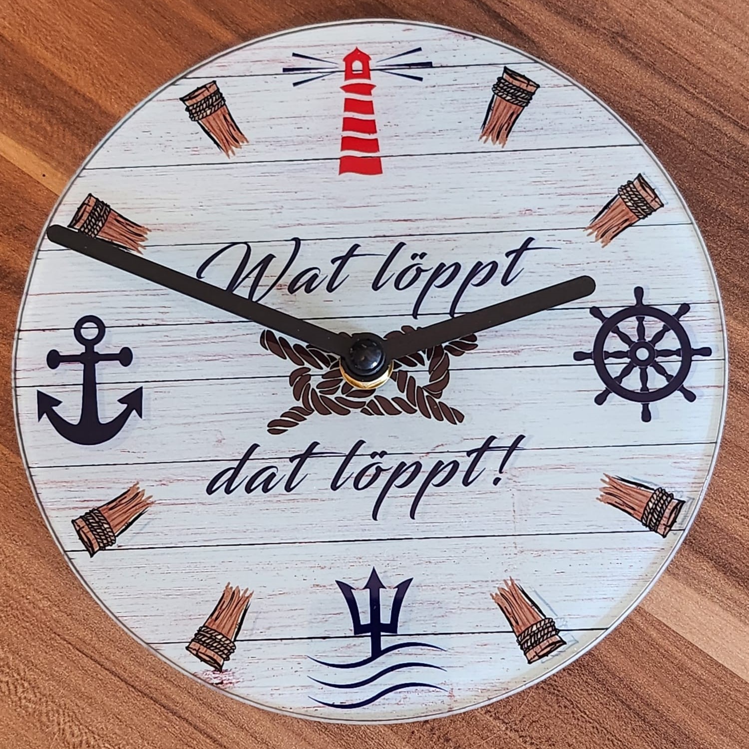 Wat löppt, dat löppt - Maritime Wanduhr aus Glas mit Motiv