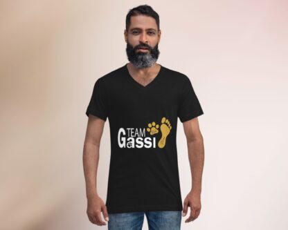Team Gassi – mit Pfote, Fußabdruck und deinen Namen - Unisex T-Shirt mit V-Ausschnitt, T-Shirts mit inspirierenden Sprüchen – Bild 5